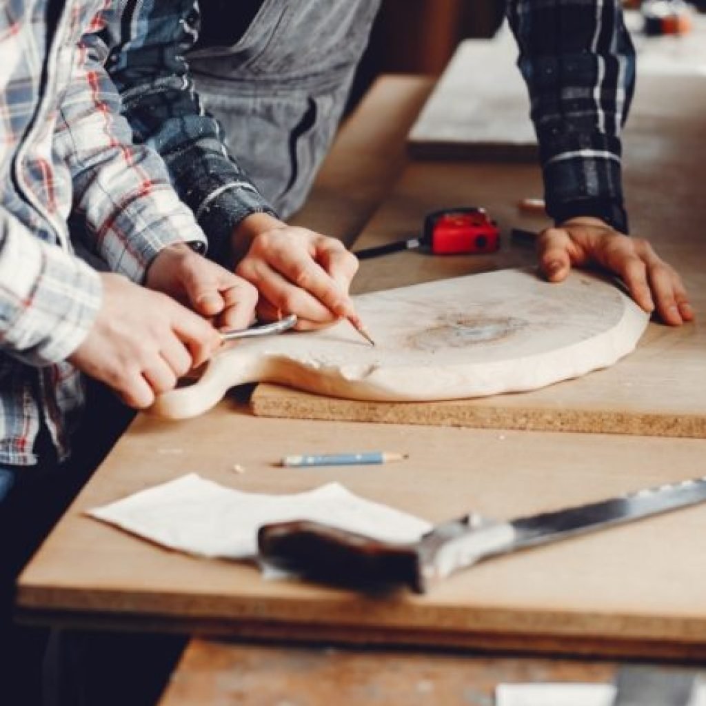 demo-attachment-115-the-carpenter-works-with-a-tree-JX5DMPH