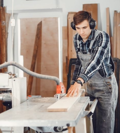 demo-attachment-110-the-carpenter-works-with-a-tree-WAFRT59